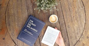 Um Curso em Milagres e Ensino-Aprendizado